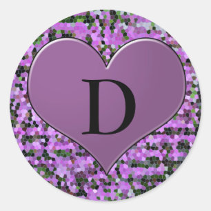 Rotule "D" na etiqueta redonda do coração roxo