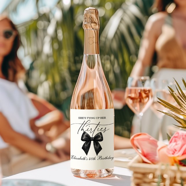 Rótulo De Garrafa De Cerveja Black Bow Tying Up Her Thirties 40th Birthday (Black Bow Tying Up Her Thirties 40th Birthday Wine Label)