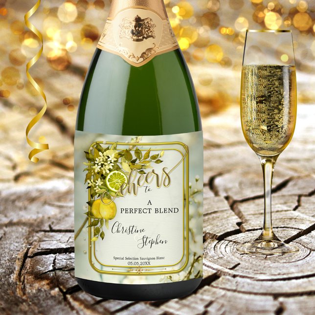 Rótulo De Garrafa De Cerveja Casamento com Pomar de Limão de Aquarela (Wedding wine label featuring watercolor lemons and citrus fruits with green leaves and flowers)