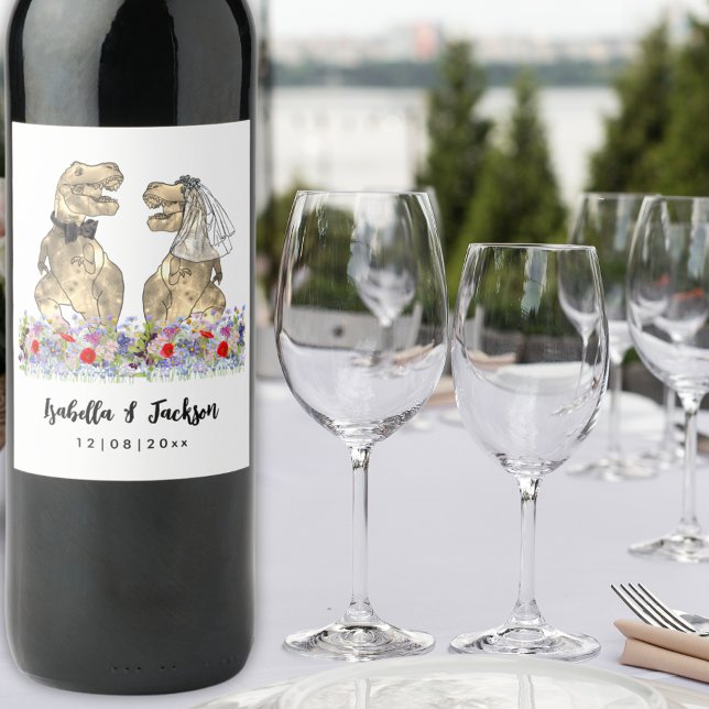 Rótulo De Garrafa De Cerveja Casamento Temático de Dinossauros (Dinosaur wedding funny T-Rex bride and groom and colorful wildflower watercolor custom wine labels)