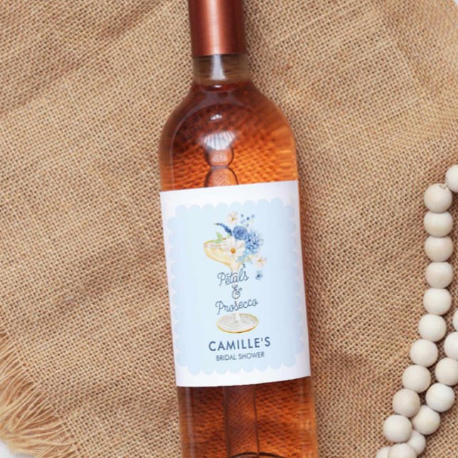 Rótulo De Garrafa De Cerveja Chá de Noiva Pétalas Azuis e Prosecco (Blue Petals and Prosecco Bridal Shower Wine Label)