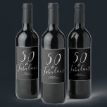 Rótulo De Garrafa De Cerveja Chic 50 Fabuloso Black White Name 50th Birthday<br><div class="desc">Celebre fazer 50 anos de estilo com esta elegante etiqueta de 50 anos, preto e branco, com o texto 50 e fabuloso em caligrafia branca e tipografia moderna. Basta adicionar seu nome e suas etiquetas de vinho de presente de festa de aniversário 50ª estão prontas para ir. Desenvolvido exclusivamente para...</div>