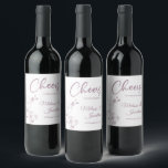 Rótulo De Garrafa De Cerveja Delicar torquídea aplaude o costume roxo do casame<br><div class="desc">Etiquetas de vinho elegantes para a sua recepção de casamento, com lindas e delicadas orquídeas roxas pastel desenhando de um lado, sobre um fundo branco clássico, e a frase "Saúde ao casamento de" em fontes roxas. Edite facilmente os campos de modelo para adicionar os nomes de noiva e noiva em...</div>