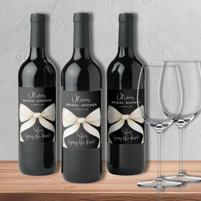 Rótulo De Garrafa De Cerveja Ela Está Amarrando o Laço Chuveiro de Noiva Arco (Criador carregado)