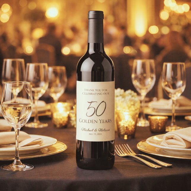 Rótulo De Garrafa De Cerveja Elegant Champagne Gold 50th Anniversary Celebratio (Elegant wine label featured on a romantic 50th anniversary dinner table)