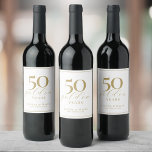 Rótulo De Garrafa De Cerveja Elegante de 50 anos de casamento personalizado<br><div class="desc">Um brinde a 50 anos de amor com nossas etiquetas de vinhos de aniversário! Escrito elegante em tons dourados adiciona um toque de luxo à sua celebração. Anima-se com o amor duradouro!</div>