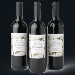 Rótulo De Garrafa De Cerveja Elegante Magnolia | Proposta da White Bridesmaid<br><div class="desc">Esta elegante marca de vinho de proposta da donzela branca magnólia é perfeita para um casamento clássico moderno. O design floral suave apresenta coloração aquosa, cor-de-rosa pincelada, impressionantes flores brancas de magnólia e algodão, com ouro e folhas verdes, num arranjo luxuoso. Personalize o rótulo da garrafa de vinho com o...</div>