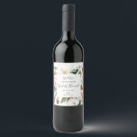 Rótulo De Garrafa De Cerveja Elegante Magnolia | Proposta de Madrinha de casame<br><div class="desc">Esta elegante etiqueta de vinho de madrinha de casamento branca magnólia é perfeita para um casamento clássico moderno. O design floral suave apresenta coloração aquosa, cor-de-rosa pincelada, impressionantes flores brancas de magnólia e algodão, com ouro e folhas verdes, num arranjo luxuoso. Personalize o rótulo da garrafa de vinho com o...</div>