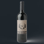 Rótulo De Garrafa De Cerveja Farmhouse Russo Burlap Deer Antlers Nome Monograma<br><div class="desc">Farmhouse Rustic Burlap Deer Antlers Monograma Name - Apresenta Ruros Rústicos com seu monograma e nome. O fundo é uma burvolta natural rústica,  acentuada com xadrez de búfalo.</div>