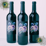 Rótulo De Garrafa De Cerveja Floral de Peacock Preto Elegante<br><div class="desc">Melhore suas garrafas de vinho com a elegância impressionante do nosso rótulo de vinho Floral de Flor de Pavão. Em relação a um fundo preto profundo, este rótulo apresenta um pavão perfeitamente detalhado, cujas penas são cascata em padrões florais exuberantes, criando uma exibição mesmerante de cor e sofisticação. Perfeito para...</div>