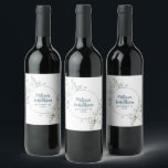 Rótulo De Garrafa De Cerveja Flores brancas românticas em aquarela casamento pe<br><div class="desc">Rótulos de vinho personalizáveis elegantes e românticos para o seu casamento, apresentando um lindo buquê de flores brancas delicadas em aquarela. Edite facilmente os campos do modelo para adicionar os nomes dos noivos em uma fonte moderna em cinza ardósia, e a data do casamento em uma fonte elegante em letras...</div>