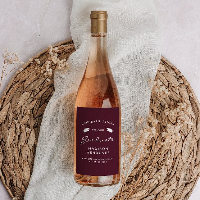 Rótulo De Garrafa De Cerveja Graduação do Boné Burgundy White Script 2024 (Criador carregado)
