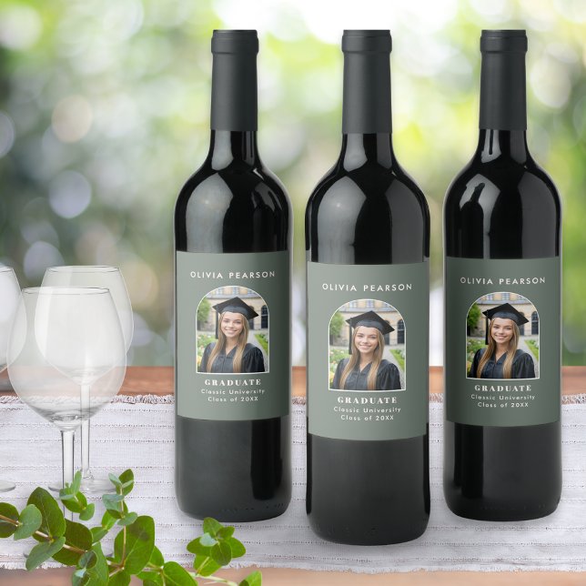 Rótulo De Garrafa De Cerveja Graduation Photo Elegant Minimalist Sage Green  (Stylish wine labels for graduation day, with the graduate's photo, name, university and degree)