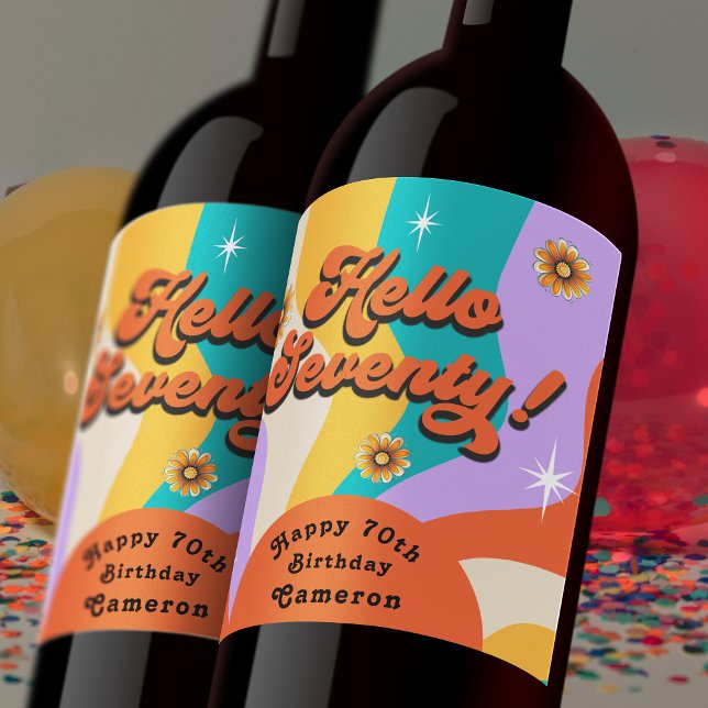 Rótulo De Garrafa De Cerveja Olá, 70 Retro Groovy 70, Aniversário (Celebrate a 70th birthday in groovy style with colorful custom wine labels.)