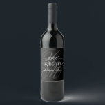 Rótulo De Garrafa De Cerveja Partido Bachelor do Monograma Minimalista Negro On<br><div class="desc">Esta é uma etiqueta de vinho para Bachelor party adicionar nome de noivo e iniciais de sobrenome. O rótulo tem um fundo preto de onyx com um script elegante branco. O design é minimalista,  simples,  clássico e elegante</div>