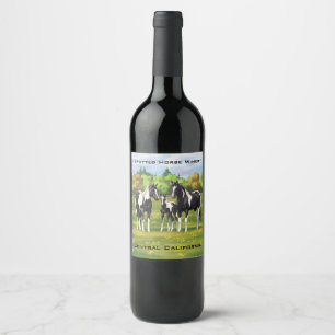 Rótulo De Garrafa De Cerveja Pinto Negro Pinto Quarto Cavalos Em Pastagem De Ve