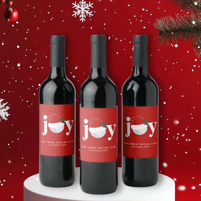 Rótulo De Garrafa De Cerveja Presente de Natal de Golfe Alegria Vermelho Modern (Sleek modern label for holiday gifting 🍷
Add your name, club, or festive tagline.)