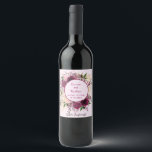 Rótulo De Garrafa De Cerveja Romântica Borgonha de ameixa, Rosa Esbranquiçada P<br><div class="desc">Coloque esta mingau de ameixa profunda, e coloque etiquetas botânicas cor-de-rosa no vinho que está sendo servido no seu casamento por uma recepção de casamento elegante e sofisticada! O design floral apresenta rosas de aquarela e pulverizações de delicados botânicos num arranjo atordoante. Personalize com o nome da noiva e do...</div>