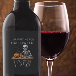 Rótulo De Garrafa De Cerveja "Só esperando pelo rótulo do vinho de Halloween |