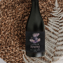 Rótulo De Garrafa De Cerveja Um Bebê Está A Criar Um Favor De Chá de fraldas De