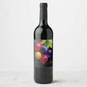 Rótulo De Garrafa De Cerveja Uvas Vibrantes em Aquarela e Gotículas de Orvalho