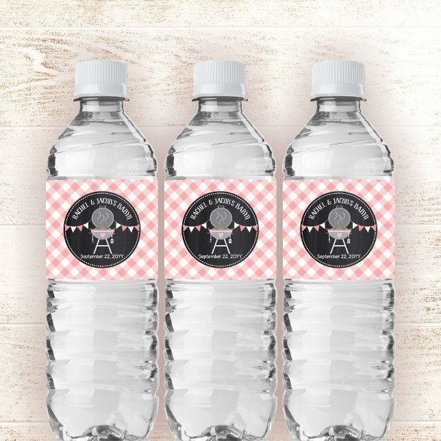 Rótulo De Garrafa De Vinho Baby Girl Chá Pink Gingham em Qualkboard (Criador carregado)
