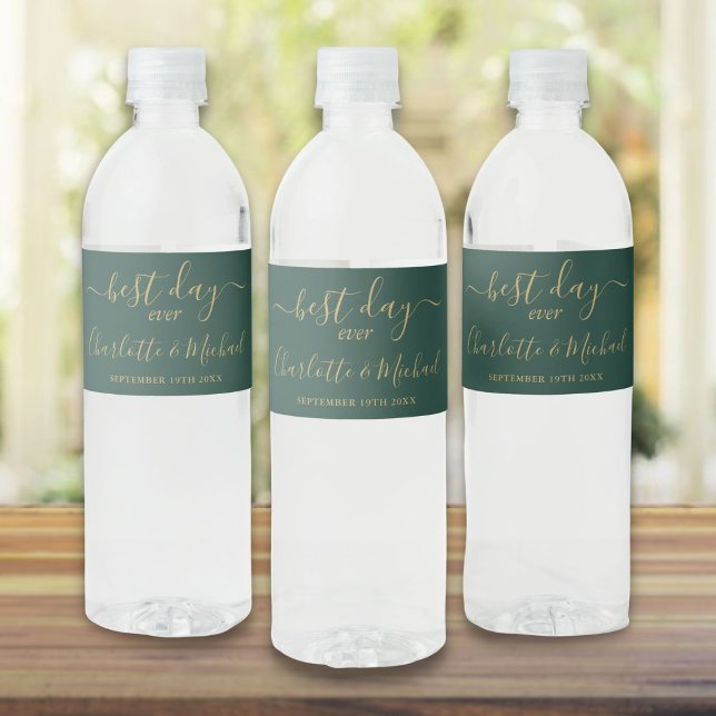 Rótulo De Garrafa De Vinho Casamento Dourado Verde Emerald Emerald (Best Day Ever Emerald Green Gold Script Wedding Water Bottle Label)