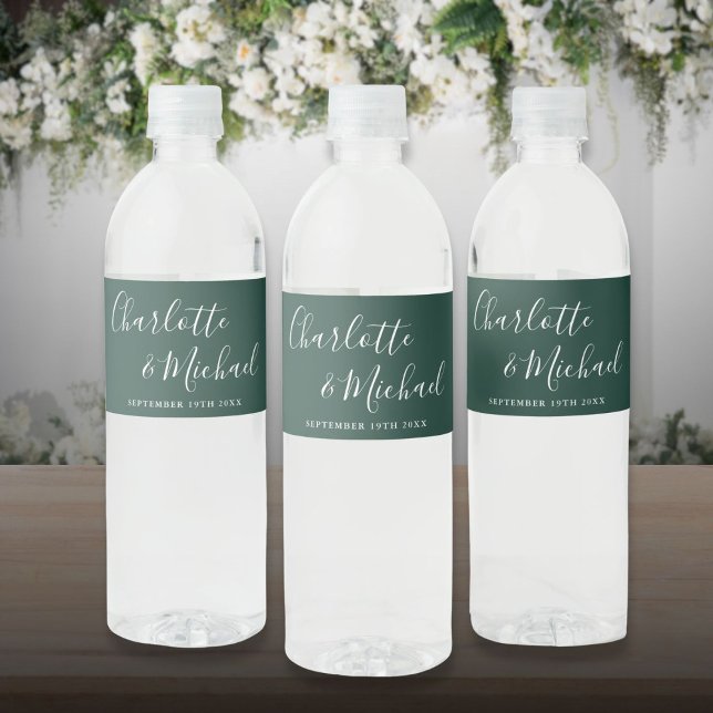 Rótulo De Garrafa De Vinho Elegante Script de Assinatura Casamento Verde Esme (Elegant Signature Script Emerald Green Wedding Water Bottle Label)