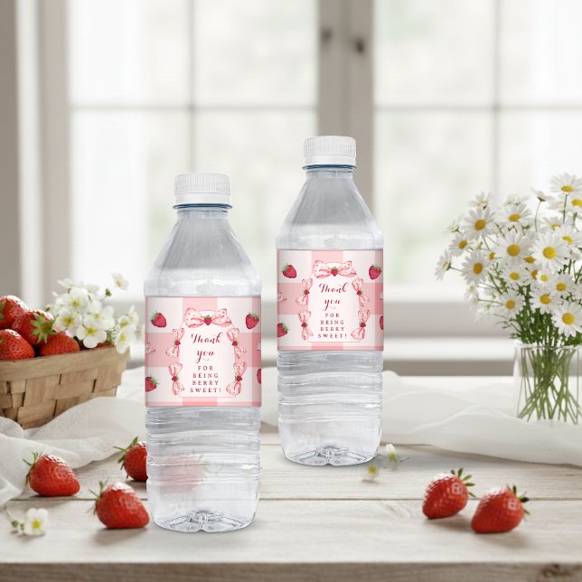 Rótulo De Garrafa De Vinho Laços de Gingham Vermelho de Morango para o Primei (Berry First Birthday Strawberry Red Gingham Bows Water Bottle Label)