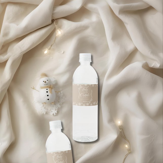 Rótulo De Garrafa De Vinho Snowy Winter Coquette Taupe É Frio (Snowy Winter Coquette Taupe it's Cold Water Bottle Label)