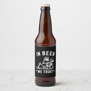 Rótulo Para Garrafa De Cerveja Em cerveja nós confiamos esqueleto relaxando Beer