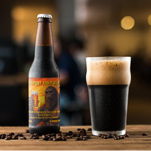 Rótulo Para Garrafa De Cerveja Personalizar Pé Grande Bebendo Uma Cerveja Ao Pôr