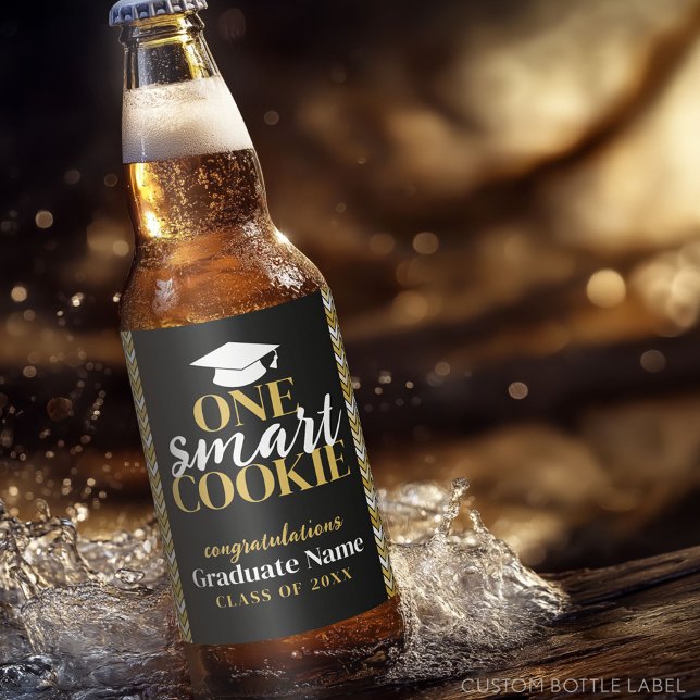 Rótulo Para Garrafa De Cerveja Um Biscoito Inteligente - Graduação Dourada Preta  (Custom Beer Bottle Label with a Graduation Design)