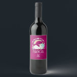 Rótulo Para Garrafa De Vinho Funny Unicorn dizendo magia AF<br><div class="desc">Rótulo do frasco com um design humorístico. Uma pipoca dormindo com rico e rabo. Deocrata com um trio de estrelas. Um arco-íris arcado por cima. Uma coroa circular composta por nuvens, corações e flores para um talho feminino adicional. A tipografia diz Magical AF. Humor e fofo. O fundo é uma...</div>