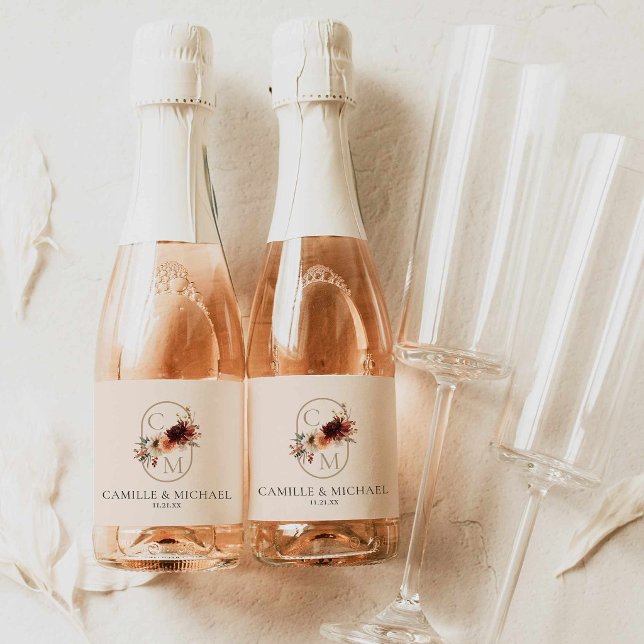 Rótulos de Mini Garrafa de Champanhe para Casament (Burgundy Fall Floral Wedding Monogram Mini Bottle Label)
