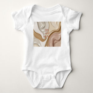 Roupa de camisa de bebê em na moda gráfico