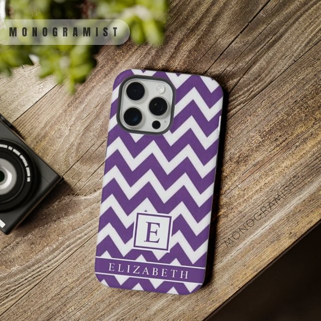 Roxo Violeta Branco Chevron Personalizável  (Customizable Dark Violet Purple White Chevron iPhone Case)
