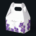 Roxo Violeta Profundo Caixa Favorita<br><div class="desc">Melhore as lembranças do seu casamento com a Caixa de Lembrança Pequena Gable Deep Purple Violets. Esta caixa de lembrança elegante e sofisticada apresenta um design moderno adornado com violetas boho em aquarela roxa profunda, criando uma apresentação luxuosa para os seus presentes. Ideal para guardar pequenos presentes ou lembranças, esta...</div>
