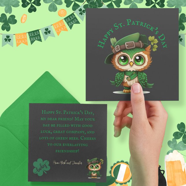 Rua, a Coruja Verde do Dia de Patrick personalizou (St. Patrick's Day Green Owl personalized flat card)