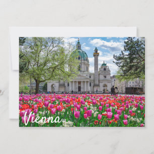 Rua. Charles Church em primavera em Viena, Áustria