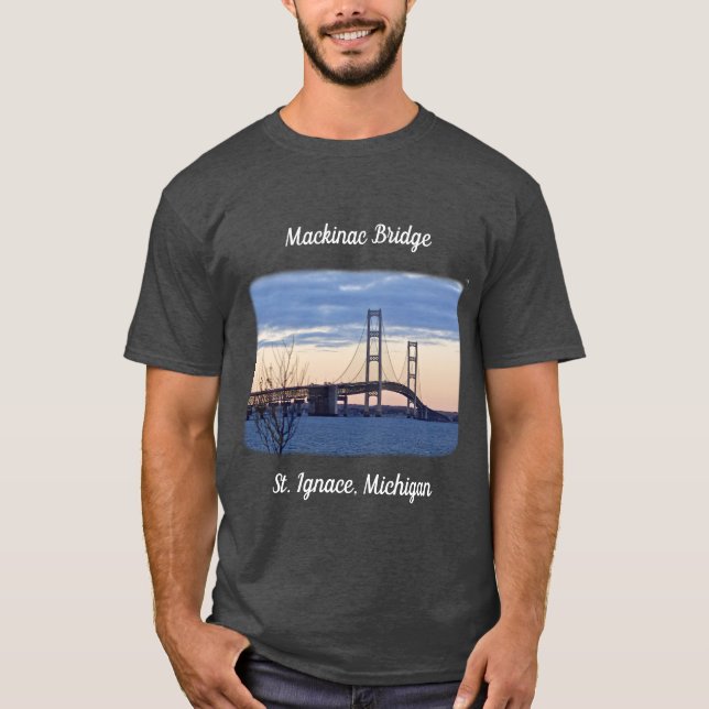 Rua da ponte Mackinac. Camisa Ignace com letra bra (Frente)