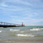 Rua Joseph Michigan Lighthouse Chaveiro<br><div class="desc">Apresentando o farol no lago Michigan visto da praia de Tiscornia na Rua Joe Michigan.</div>