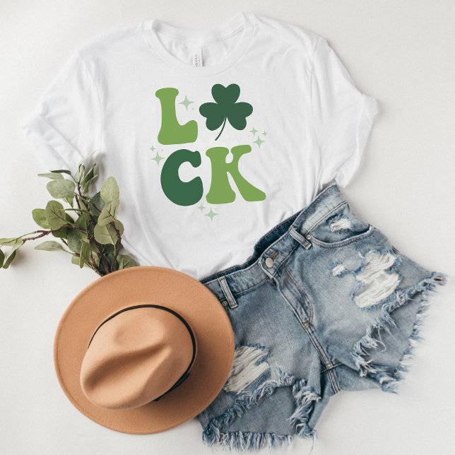 Rua SORTE. Camisa do dia de Patrick - Retro Negrit (LUCK, St. Patrick's Day, Lucky Charm Tee, Irish Vibes, Shamrock Chic, Green and Fortunate, St. Paddy)