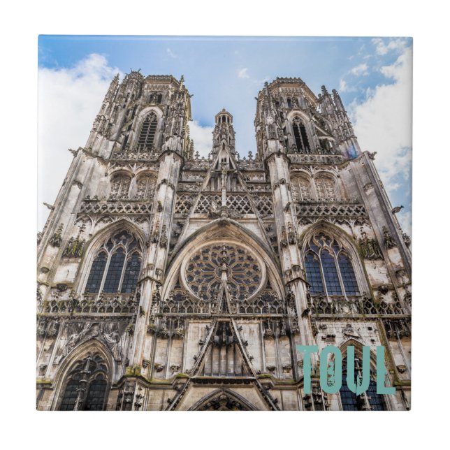 Rua Tol. presente da Catedral de Etienne France (Frente)