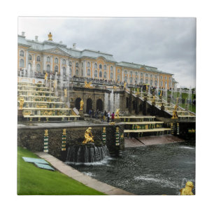 Ruas das Fontes do Palácio de Peterhof. Petersbur