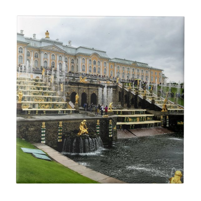 Ruas das Fontes do Palácio de Peterhof. Petersburg (Frente)