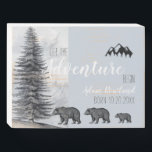 Rustic Bear Family New Baby Name Wall Art<br><div class="desc">Placa de arte da família de ursos russos para seu berçário bebê,  apresentando uma família de ursos em uma cinza azul com pinheiros e montanhas. Uma placa de arte rústica para seu bebê,  com nome e data de nascimento do bebê.</div>