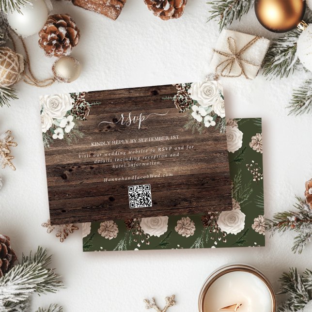 Rustic Pine Winter Wedding QR Code RSVP Card (Criador carregado)