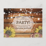 Rustic Surprise Sunflower 60th Aniversário Convite<br><div class="desc">Este cartão postal fácil é o caminho a seguir! Preencha suas informações na frente e atrás,  e você está pronto! Este design apresenta um fundo de madeira rústico,  girassóis desenhados pela safra,  luzes de cordas e tipografia personalizada.</div>