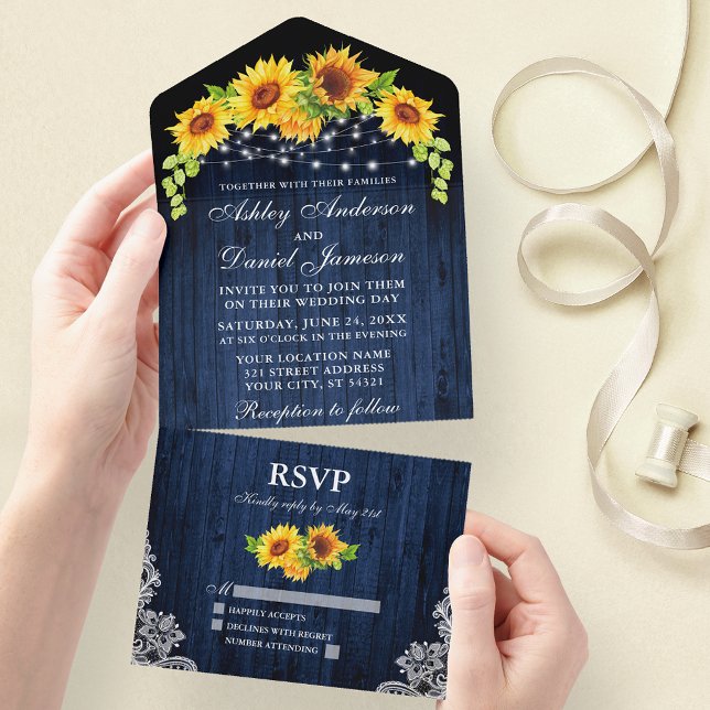 Rústica Madeira Azul Girassóis Luzes de rendas Cas (All In One Wedding Invitation with tear off RSVP Card)